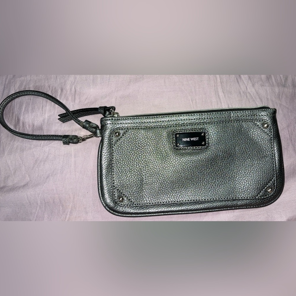 NINE WEST WRISTLET NWT